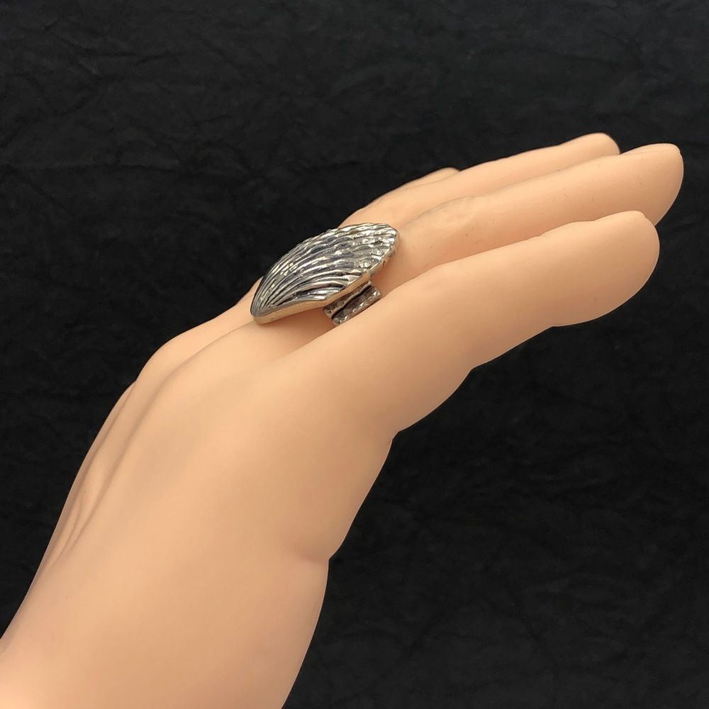 Clam Shell Rhinestone Large Stretch Ring - Picture 2 of 3